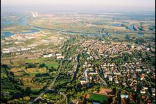 Stadtansicht bis zum Rhein aus Südwesten in Germersheim im Bundesland Rheinland-Pfalz, Deutschland