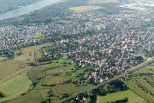Drohnenbild von Drusenheim im Bundesland Bas-Rhin, Frankreich