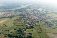 Drusenheim im Bundesland Bas-Rhin, Frankreich aus der Drohnenperspektive