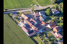 Luftaufnahme von Ortsteil Welschhof in Freckenfeld im Bundesland Rheinland-Pfalz, Deutschland