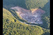 Steinbruch von PfalzGranit im Kaiserbachtal in Waldhambach im Bundesland Rheinland-Pfalz, Deutschland
