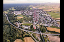 Stadtübersicht aus Osten in Kandel im Bundesland Rheinland-Pfalz, Deutschland aus der Luft betrachtet