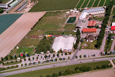 Adamshof in Kandel im Bundesland Rheinland-Pfalz, Deutschland von oben gesehen